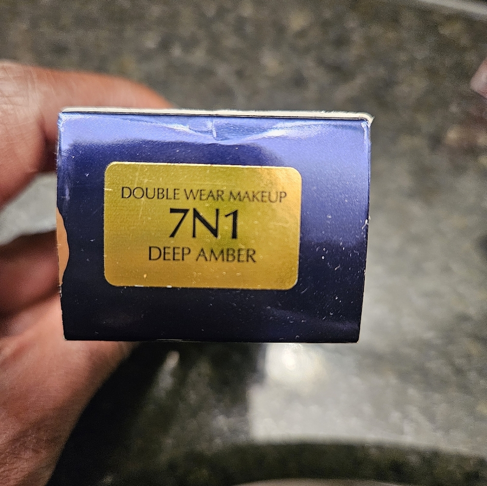 Estee Lauder 7N1 Deep Amber Fondation Double Wear Stay in Place Makeup